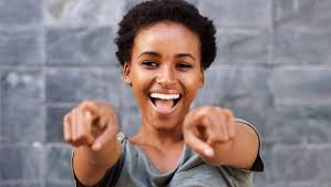 Cette image illustre les effets profonds de la sophrologie : apaisement durable du stress, diminution de la charge mentale, relaxation profonde du corps et meilleure gestion émotionnelle. Elle évoque un sentiment d’ancrage et de solidité intérieure, favorisant la reconnexion à soi, l’harmonisation du corps et de l’esprit, le développement des ressources personnelles et la capacité à aider les autres sans s’épuiser. ressources personnelles, prévention de l’épuisement, reconnexion à soi, relaxation profonde, gestion émotionnelle, apaisement durable du stress